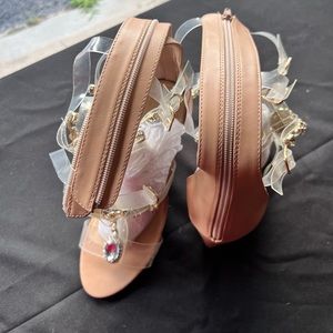 Crocodile zipper scandal. Shoe dazzle scandal.